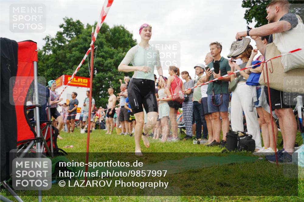 21.06.2026 - 29. Vierlanden-Triathlon LAZAROV Photography http://msf.ph/oto/9857997 21.06.2026 10:18:04 Schwimmen 481, 553, 557, 563 meine-sportfotos.de