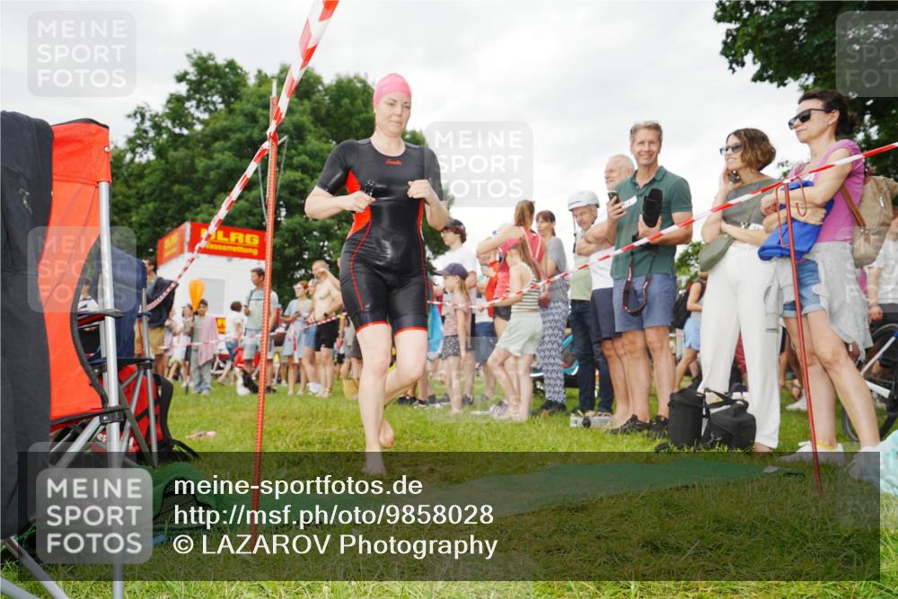 21.06.2026 - 29. Vierlanden-Triathlon LAZAROV Photography http://msf.ph/oto/9858028 21.06.2026 10:18:22 Schwimmen 494, 592 meine-sportfotos.de