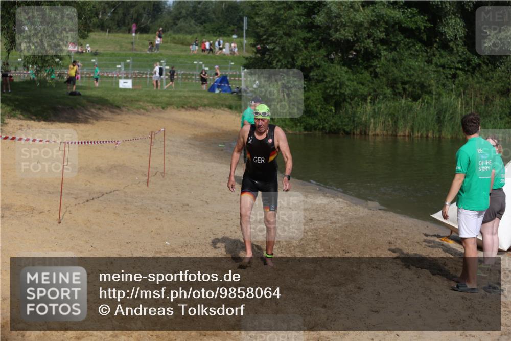 21.06.2026 - 29. Vierlanden-Triathlon Andreas Tolksdorf http://msf.ph/oto/9858064 21.06.2026 09:02:01 Schwimmen 217 meine-sportfotos.de