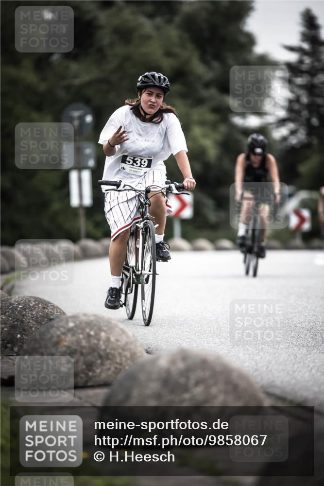 21.06.2026 - 29. Vierlanden-Triathlon H.Heesch http://msf.ph/oto/9858067 21.06.2026 10:30:15 Radfahren 284, 300, 522, 539, 546, 568, 570 meine-sportfotos.de