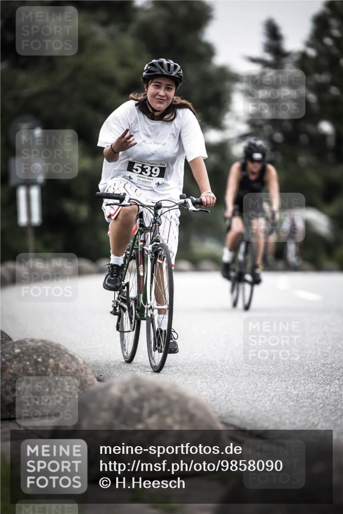 21.06.2026 - 29. Vierlanden-Triathlon H.Heesch http://msf.ph/oto/9858090 21.06.2026 10:30:15 Radfahren 284, 300, 522, 539, 546, 568, 570 meine-sportfotos.de