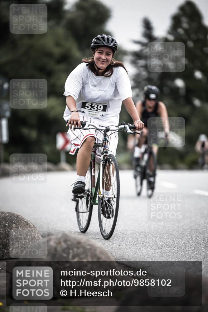 21.06.2026 - 29. Vierlanden-Triathlon H.Heesch http://msf.ph/oto/9858102 21.06.2026 10:30:16 Radfahren 300, 522, 527, 539, 546, 568, 570 meine-sportfotos.de