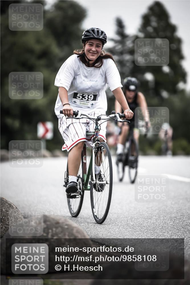 21.06.2026 - 29. Vierlanden-Triathlon H.Heesch http://msf.ph/oto/9858108 21.06.2026 10:30:16 Radfahren 300, 522, 527, 539, 546, 568, 570 meine-sportfotos.de