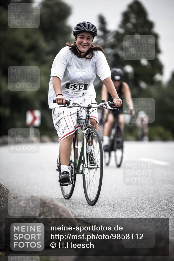 21.06.2026 - 29. Vierlanden-Triathlon H.Heesch http://msf.ph/oto/9858112 21.06.2026 10:30:16 Radfahren 300, 522, 527, 539, 546, 568, 570 meine-sportfotos.de