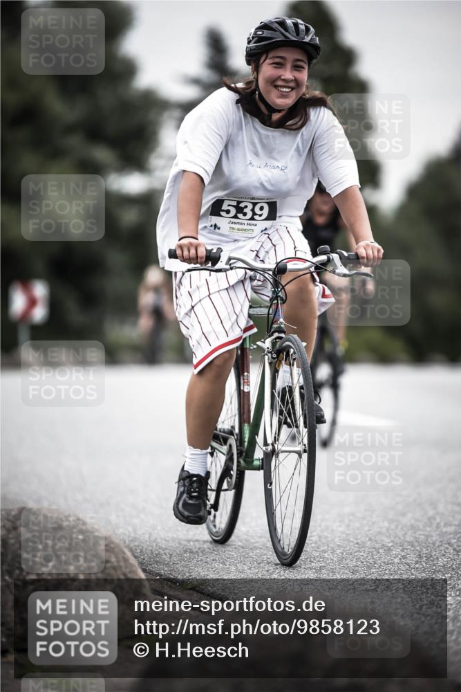 21.06.2026 - 29. Vierlanden-Triathlon H.Heesch http://msf.ph/oto/9858123 21.06.2026 10:30:16 Radfahren 300, 522, 527, 539, 546, 568, 570 meine-sportfotos.de