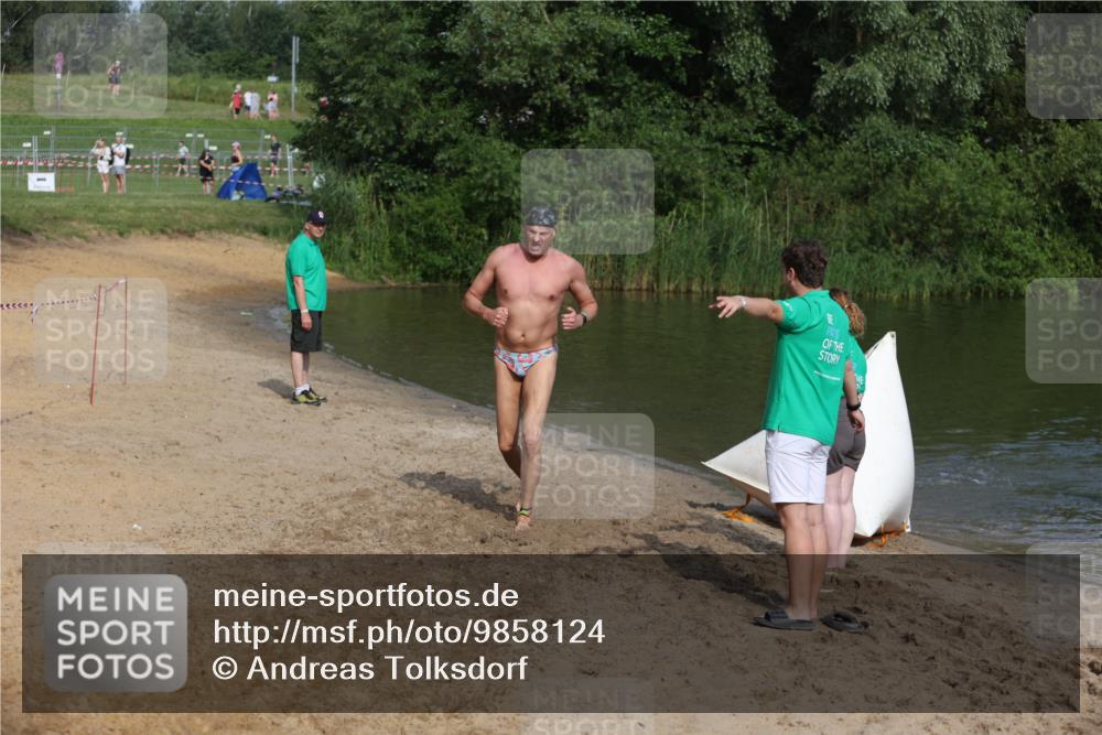 21.06.2026 - 29. Vierlanden-Triathlon Andreas Tolksdorf http://msf.ph/oto/9858124 21.06.2026 09:02:12 Schwimmen 217, 231, 283 meine-sportfotos.de