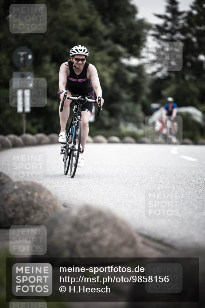 21.06.2026 - 29. Vierlanden-Triathlon H.Heesch http://msf.ph/oto/9858156 21.06.2026 10:30:23 Radfahren 355, 522, 527, 570 meine-sportfotos.de