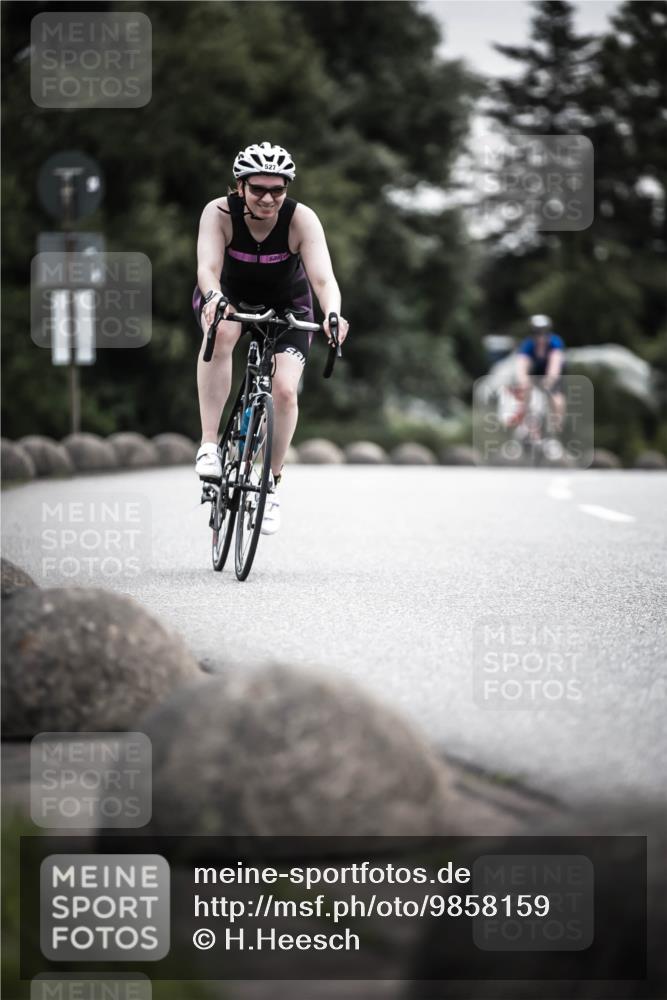 21.06.2026 - 29. Vierlanden-Triathlon H.Heesch http://msf.ph/oto/9858159 21.06.2026 10:30:23 Radfahren 355, 522, 527, 570 meine-sportfotos.de