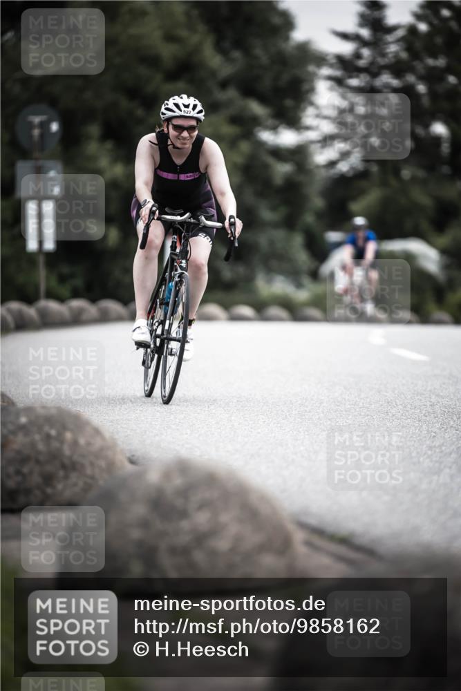 21.06.2026 - 29. Vierlanden-Triathlon H.Heesch http://msf.ph/oto/9858162 21.06.2026 10:30:23 Radfahren 355, 522, 527, 570 meine-sportfotos.de