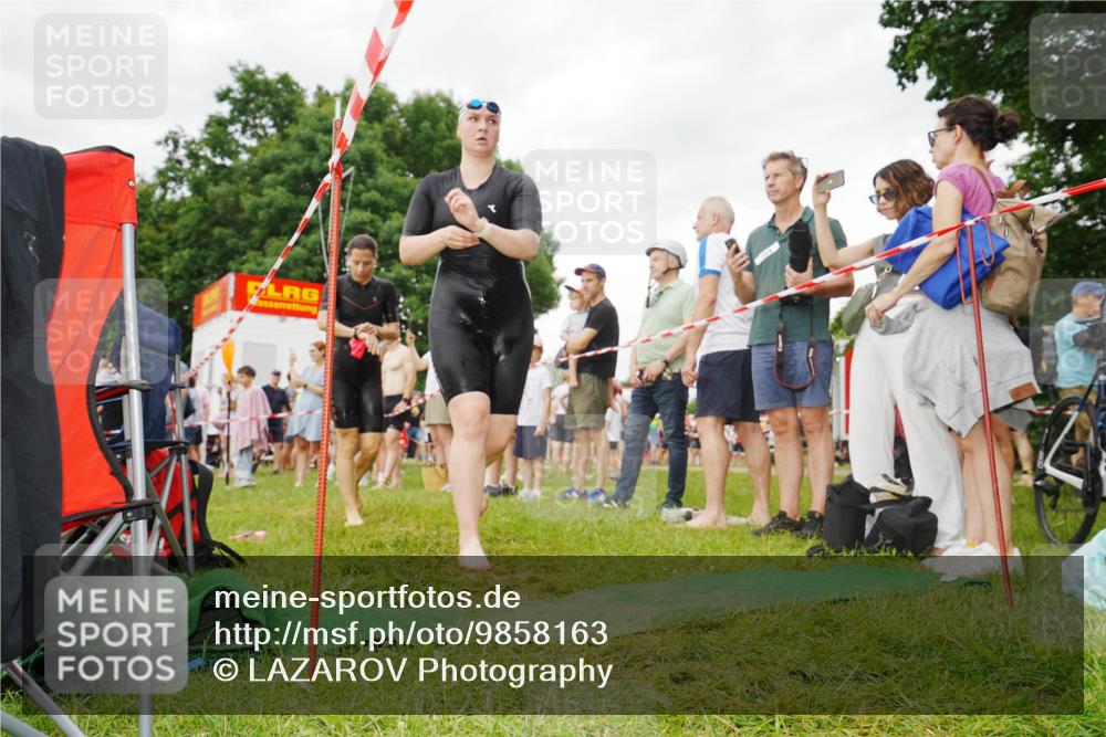 21.06.2026 - 29. Vierlanden-Triathlon LAZAROV Photography http://msf.ph/oto/9858163 21.06.2026 10:19:36 Schwimmen 502, 518, 522, 527, 534, 548, 566, 580, 603, 624 meine-sportfotos.de
