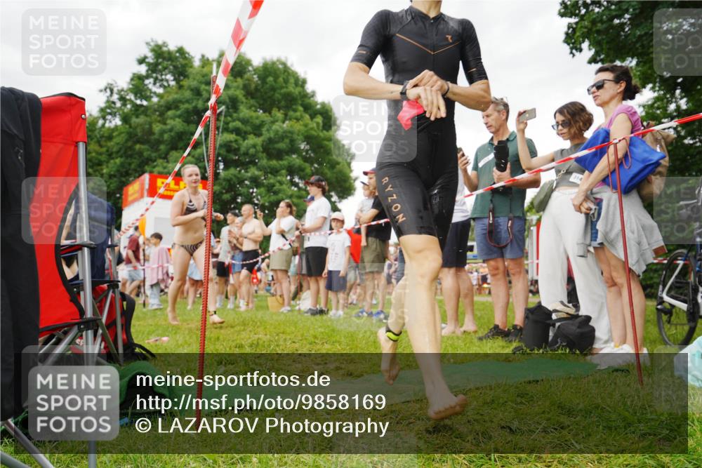 21.06.2026 - 29. Vierlanden-Triathlon LAZAROV Photography http://msf.ph/oto/9858169 21.06.2026 10:19:38 Schwimmen 502, 518, 522, 527, 534, 548, 566, 580, 594, 603 meine-sportfotos.de