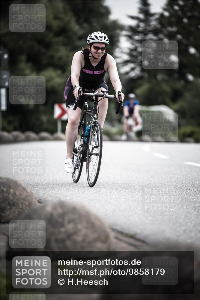 21.06.2026 - 29. Vierlanden-Triathlon H.Heesch http://msf.ph/oto/9858179 21.06.2026 10:30:23 Radfahren 355, 522, 527, 570 meine-sportfotos.de