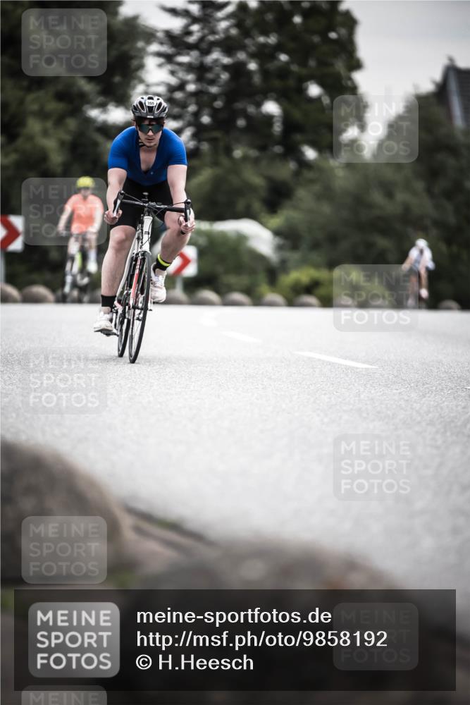21.06.2026 - 29. Vierlanden-Triathlon H.Heesch http://msf.ph/oto/9858192 21.06.2026 10:30:27 Radfahren 355, 365, 527, 556 meine-sportfotos.de