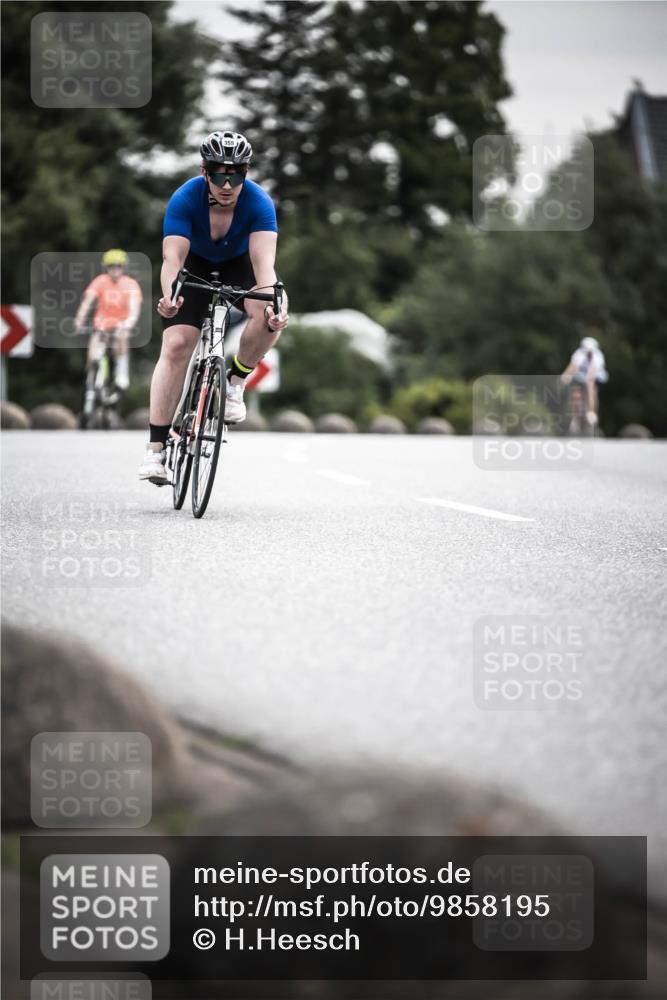 21.06.2026 - 29. Vierlanden-Triathlon H.Heesch http://msf.ph/oto/9858195 21.06.2026 10:30:27 Radfahren 355, 365, 527, 556 meine-sportfotos.de