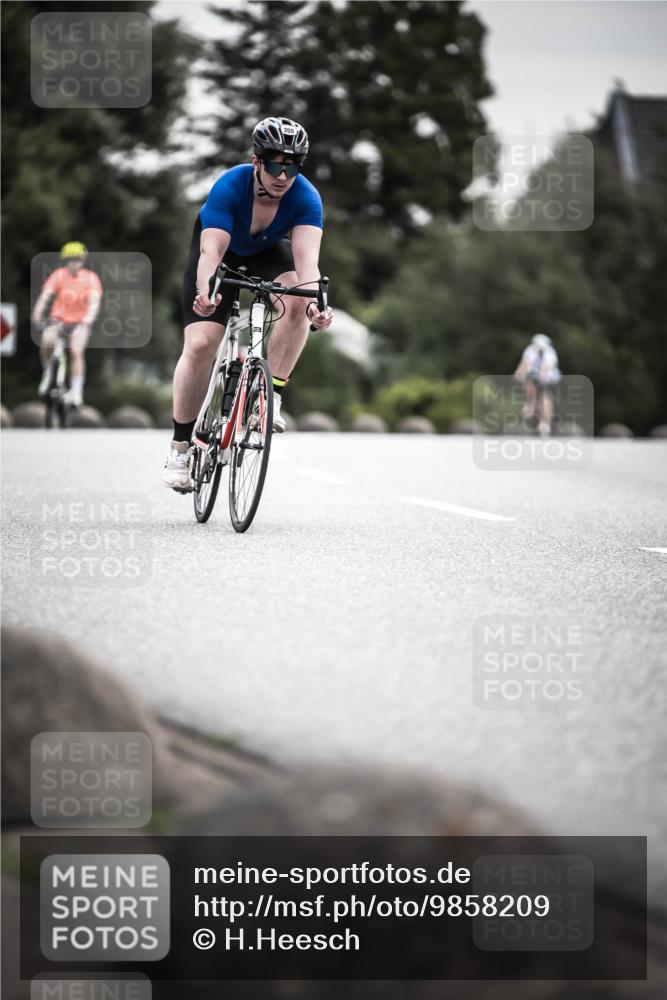 21.06.2026 - 29. Vierlanden-Triathlon H.Heesch http://msf.ph/oto/9858209 21.06.2026 10:30:27 Radfahren 355, 365, 527, 556 meine-sportfotos.de