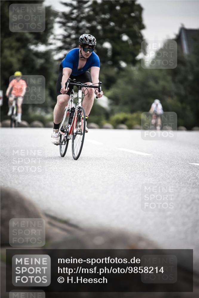 21.06.2026 - 29. Vierlanden-Triathlon H.Heesch http://msf.ph/oto/9858214 21.06.2026 10:30:28 Radfahren 307, 355, 365, 556 meine-sportfotos.de