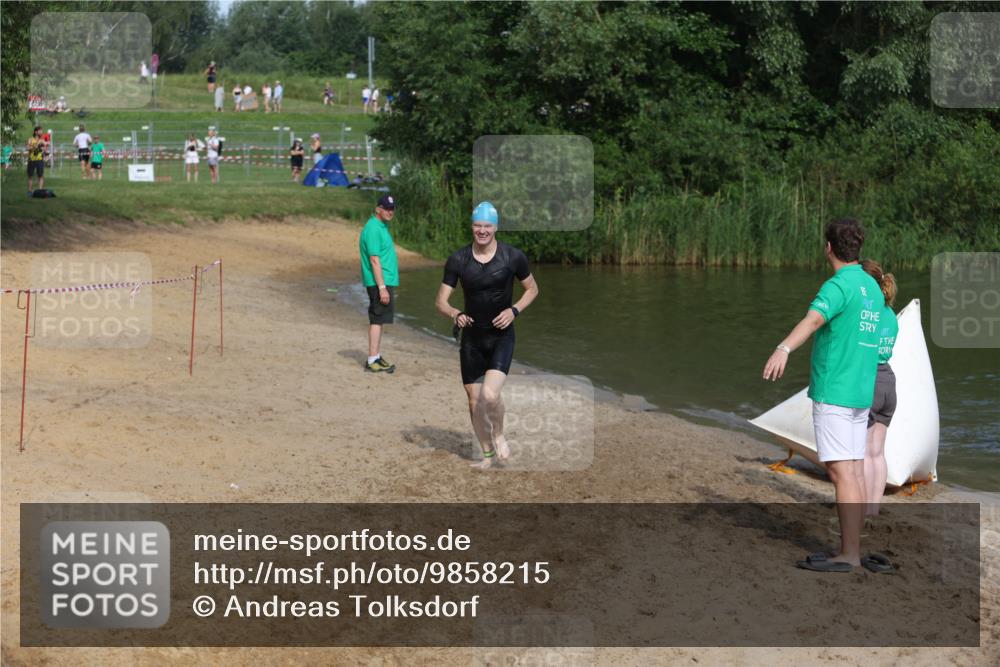 21.06.2026 - 29. Vierlanden-Triathlon Andreas Tolksdorf http://msf.ph/oto/9858215 21.06.2026 09:02:37 Schwimmen 128 meine-sportfotos.de