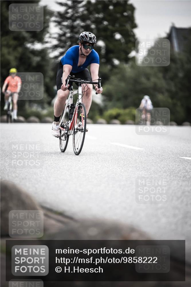 21.06.2026 - 29. Vierlanden-Triathlon H.Heesch http://msf.ph/oto/9858222 21.06.2026 10:30:28 Radfahren 307, 355, 365, 556 meine-sportfotos.de