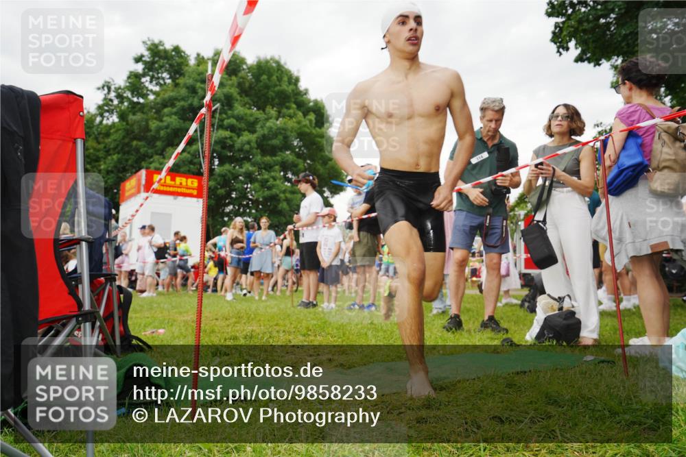 21.06.2026 - 29. Vierlanden-Triathlon LAZAROV Photography http://msf.ph/oto/9858233 21.06.2026 10:20:23 Schwimmen 366, 572 meine-sportfotos.de