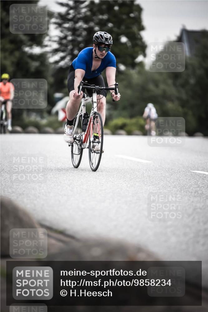 21.06.2026 - 29. Vierlanden-Triathlon H.Heesch http://msf.ph/oto/9858234 21.06.2026 10:30:28 Radfahren 307, 355, 365, 556 meine-sportfotos.de