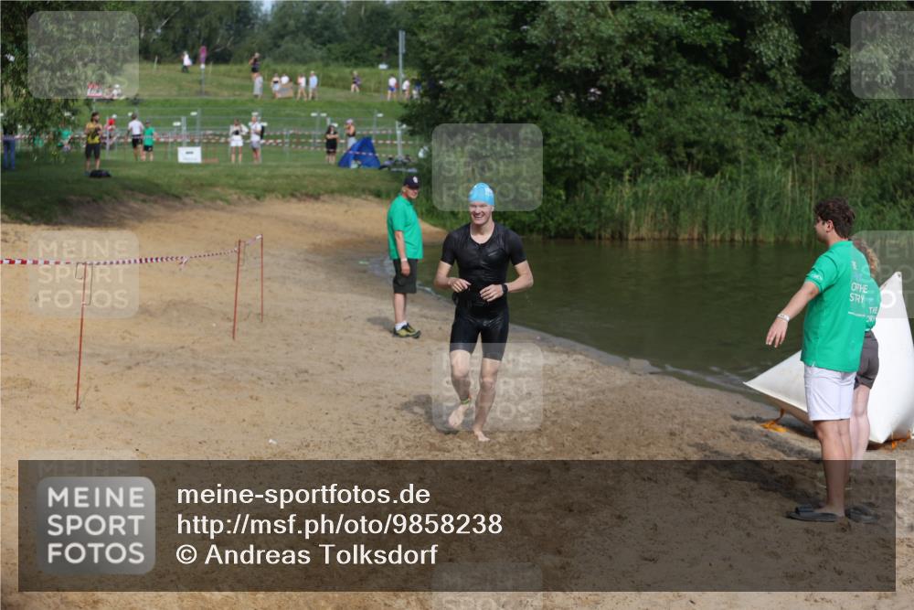 21.06.2026 - 29. Vierlanden-Triathlon Andreas Tolksdorf http://msf.ph/oto/9858238 21.06.2026 09:02:37 Schwimmen 128 meine-sportfotos.de