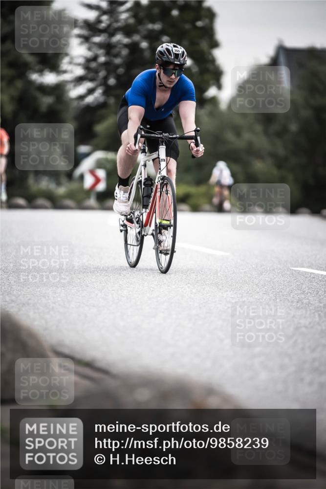 21.06.2026 - 29. Vierlanden-Triathlon H.Heesch http://msf.ph/oto/9858239 21.06.2026 10:30:28 Radfahren 307, 355, 365, 556 meine-sportfotos.de