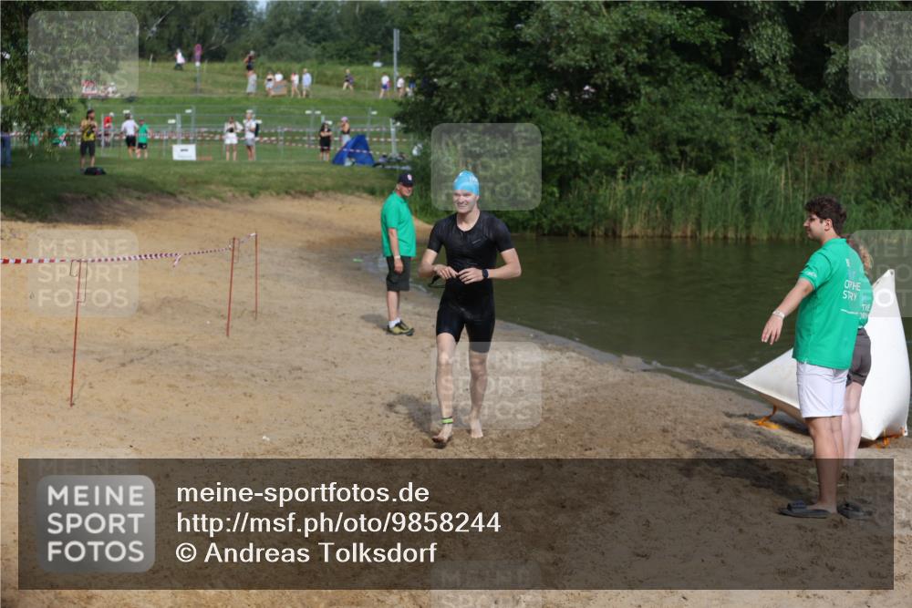 21.06.2026 - 29. Vierlanden-Triathlon Andreas Tolksdorf http://msf.ph/oto/9858244 21.06.2026 09:02:37 Schwimmen 128 meine-sportfotos.de