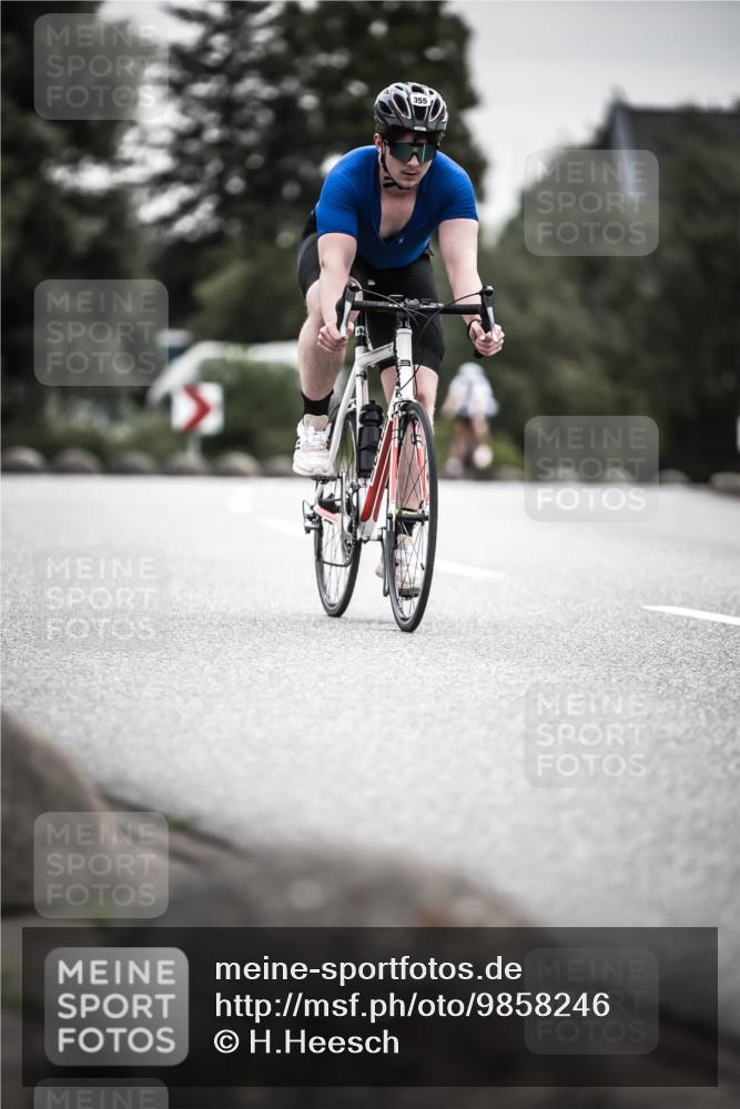 21.06.2026 - 29. Vierlanden-Triathlon H.Heesch http://msf.ph/oto/9858246 21.06.2026 10:30:28 Radfahren 307, 355, 365, 556 meine-sportfotos.de