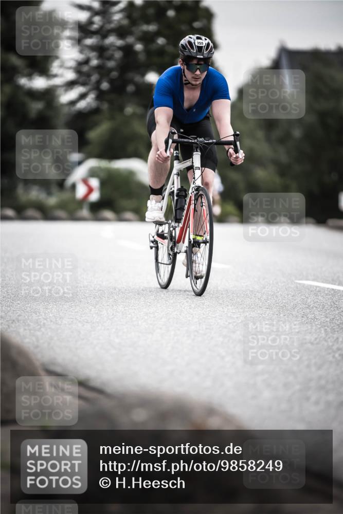 21.06.2026 - 29. Vierlanden-Triathlon H.Heesch http://msf.ph/oto/9858249 21.06.2026 10:30:28 Radfahren 307, 355, 365, 556 meine-sportfotos.de