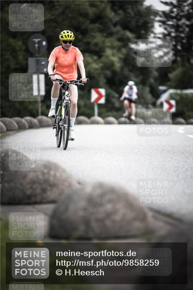 21.06.2026 - 29. Vierlanden-Triathlon H.Heesch http://msf.ph/oto/9858259 21.06.2026 10:30:31 Radfahren 307, 355, 365, 556, 579 meine-sportfotos.de