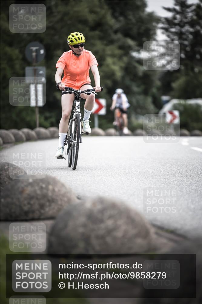 21.06.2026 - 29. Vierlanden-Triathlon H.Heesch http://msf.ph/oto/9858279 21.06.2026 10:30:31 Radfahren 307, 355, 365, 556, 579 meine-sportfotos.de