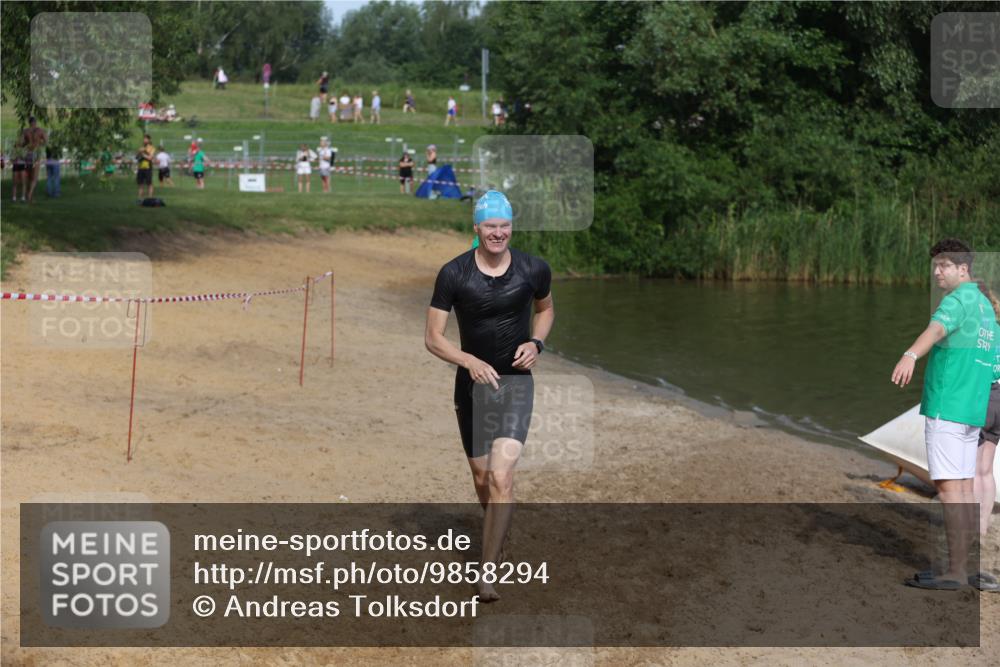 21.06.2026 - 29. Vierlanden-Triathlon Andreas Tolksdorf http://msf.ph/oto/9858294 21.06.2026 09:02:38 Schwimmen 128 meine-sportfotos.de