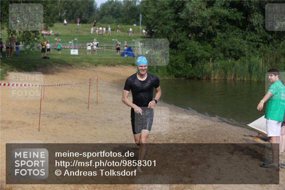 21.06.2026 - 29. Vierlanden-Triathlon Andreas Tolksdorf http://msf.ph/oto/9858301 21.06.2026 09:02:38 Schwimmen 128 meine-sportfotos.de