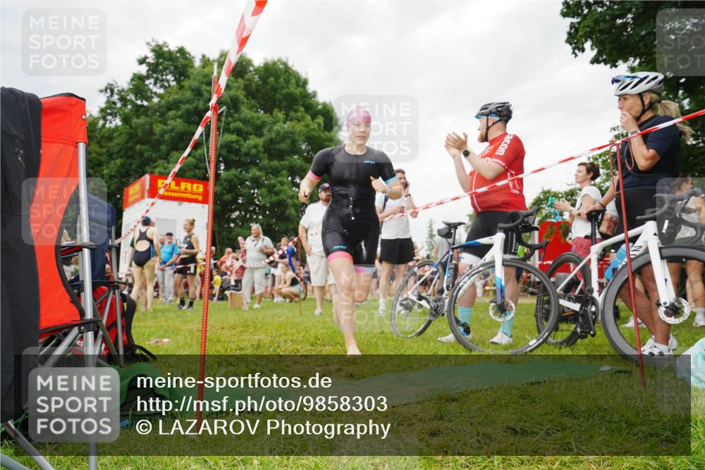 21.06.2026 - 29. Vierlanden-Triathlon LAZAROV Photography http://msf.ph/oto/9858303 21.06.2026 10:24:04 Schwimmen 560 meine-sportfotos.de