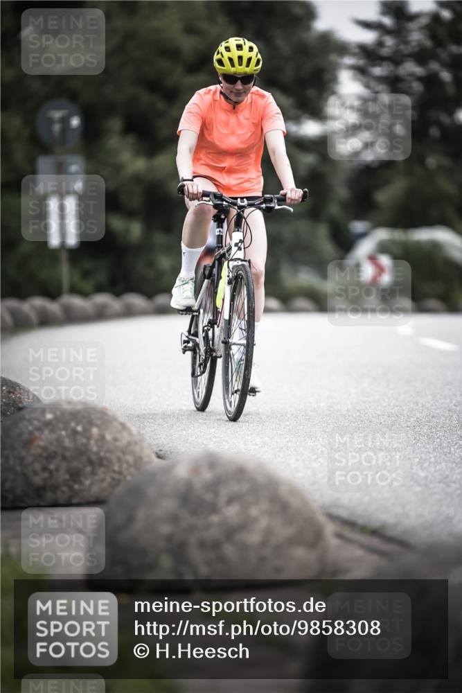 21.06.2026 - 29. Vierlanden-Triathlon H.Heesch http://msf.ph/oto/9858308 21.06.2026 10:30:32 Radfahren 307, 355, 365, 556, 579 meine-sportfotos.de
