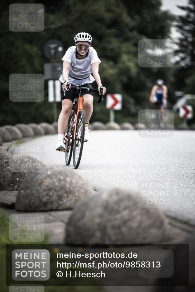 21.06.2026 - 29. Vierlanden-Triathlon H.Heesch http://msf.ph/oto/9858313 21.06.2026 10:30:36 Radfahren 158, 307, 556, 579 meine-sportfotos.de