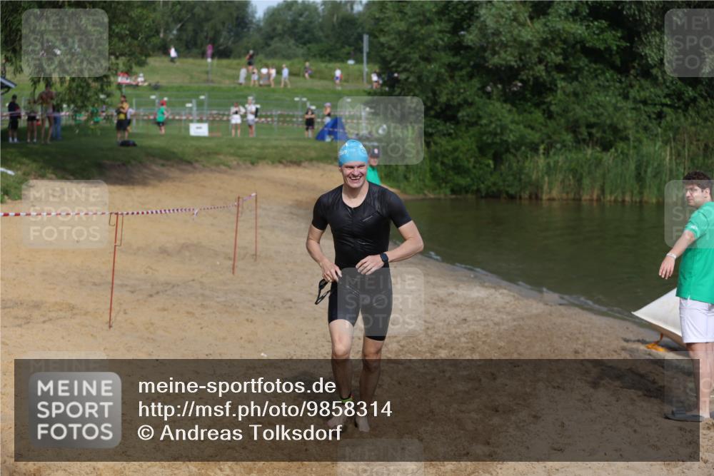 21.06.2026 - 29. Vierlanden-Triathlon Andreas Tolksdorf http://msf.ph/oto/9858314 21.06.2026 09:02:39 Schwimmen 128 meine-sportfotos.de