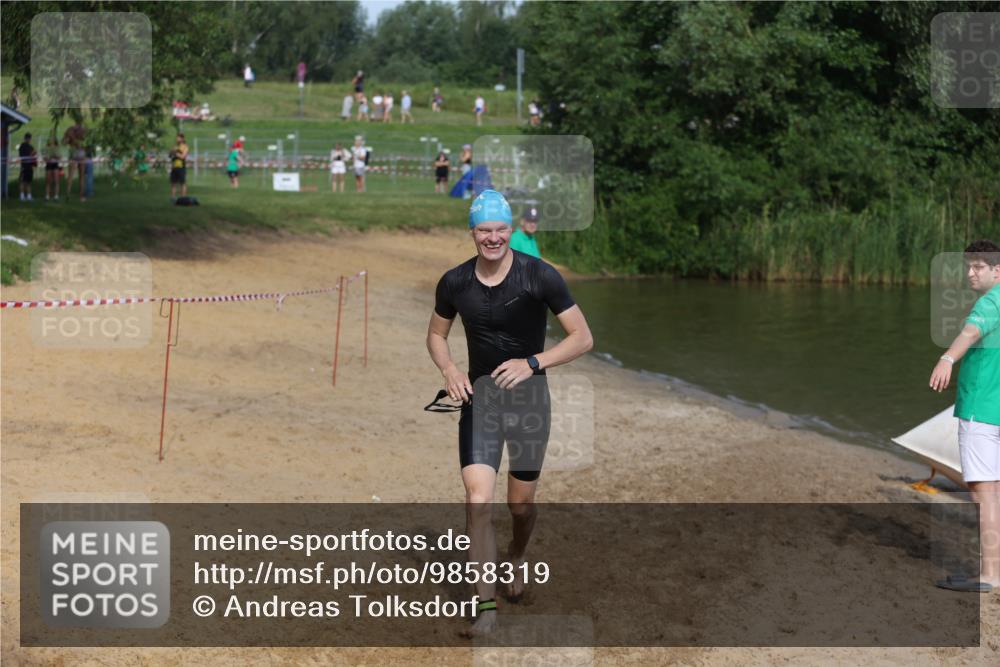 21.06.2026 - 29. Vierlanden-Triathlon Andreas Tolksdorf http://msf.ph/oto/9858319 21.06.2026 09:02:39 Schwimmen 128 meine-sportfotos.de