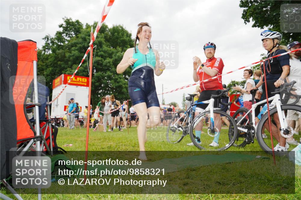 21.06.2026 - 29. Vierlanden-Triathlon LAZAROV Photography http://msf.ph/oto/9858321 21.06.2026 10:24:13 Schwimmen 589, 611 meine-sportfotos.de