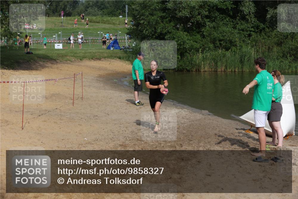 21.06.2026 - 29. Vierlanden-Triathlon Andreas Tolksdorf http://msf.ph/oto/9858327 21.06.2026 09:03:21 Schwimmen 241, 261 meine-sportfotos.de
