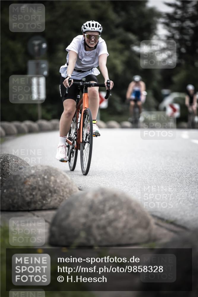 21.06.2026 - 29. Vierlanden-Triathlon H.Heesch http://msf.ph/oto/9858328 21.06.2026 10:30:36 Radfahren 158, 307, 556, 579 meine-sportfotos.de