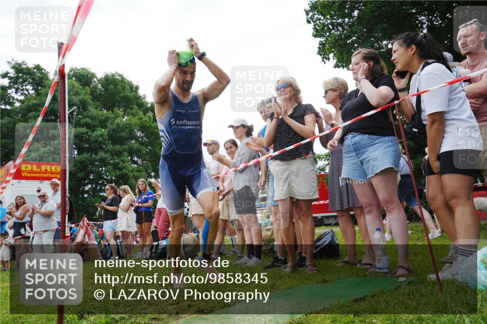 21.06.2026 - 29. Vierlanden-Triathlon LAZAROV Photography http://msf.ph/oto/9858345 21.06.2026 10:54:51 Schwimmen 667, 704 meine-sportfotos.de