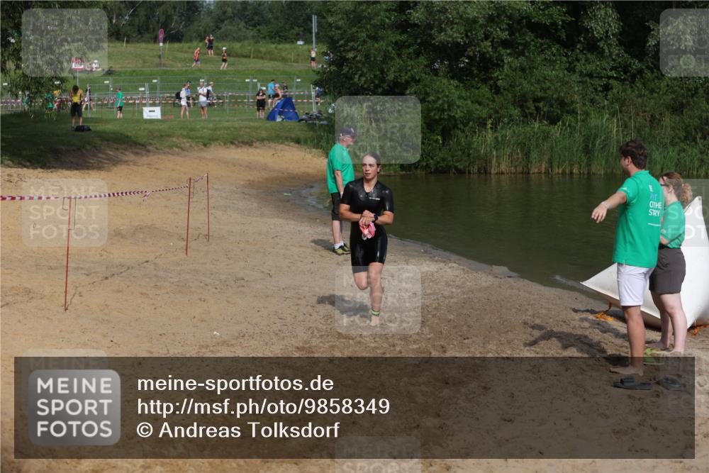 21.06.2026 - 29. Vierlanden-Triathlon Andreas Tolksdorf http://msf.ph/oto/9858349 21.06.2026 09:03:21 Schwimmen 241, 261 meine-sportfotos.de