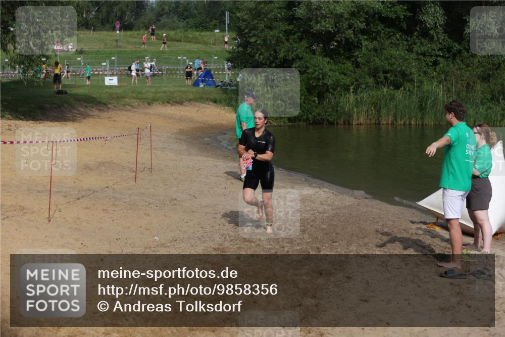 21.06.2026 - 29. Vierlanden-Triathlon Andreas Tolksdorf http://msf.ph/oto/9858356 21.06.2026 09:03:21 Schwimmen 241, 261 meine-sportfotos.de