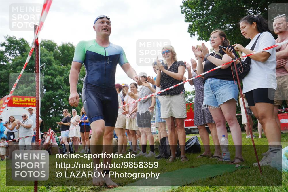 21.06.2026 - 29. Vierlanden-Triathlon LAZAROV Photography http://msf.ph/oto/9858359 21.06.2026 10:55:12 Schwimmen 97, 679 meine-sportfotos.de