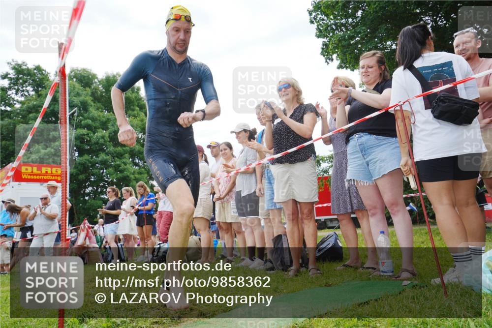 21.06.2026 - 29. Vierlanden-Triathlon LAZAROV Photography http://msf.ph/oto/9858362 21.06.2026 10:55:34 Schwimmen 686 meine-sportfotos.de