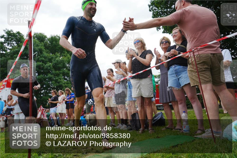 21.06.2026 - 29. Vierlanden-Triathlon LAZAROV Photography http://msf.ph/oto/9858380 21.06.2026 10:55:50 Schwimmen 637, 663, 739, 742, 753 meine-sportfotos.de