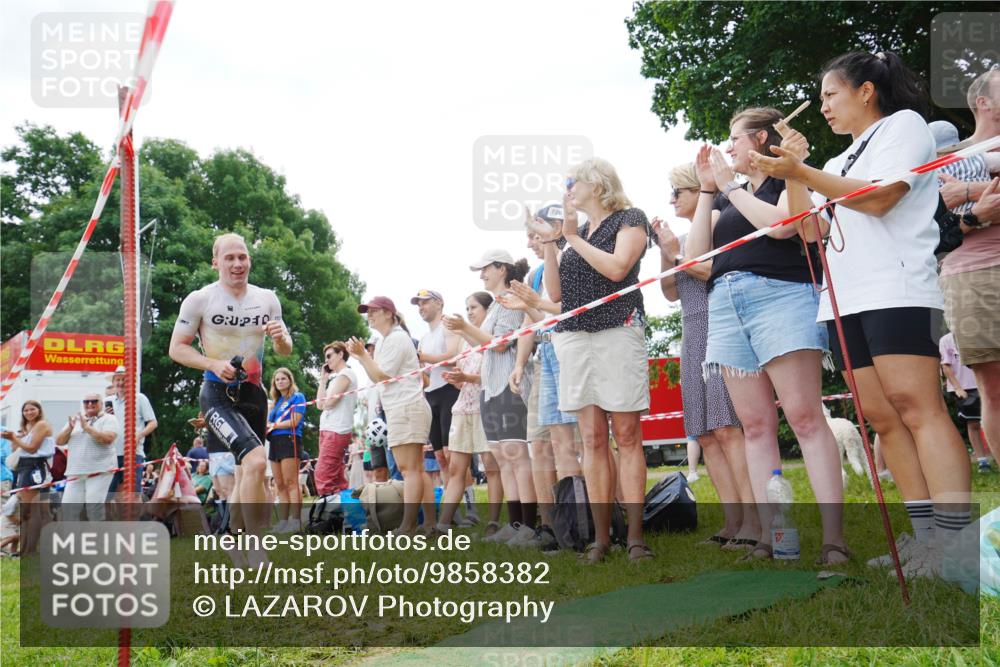 21.06.2026 - 29. Vierlanden-Triathlon LAZAROV Photography http://msf.ph/oto/9858382 21.06.2026 10:56:35 Schwimmen 654 meine-sportfotos.de