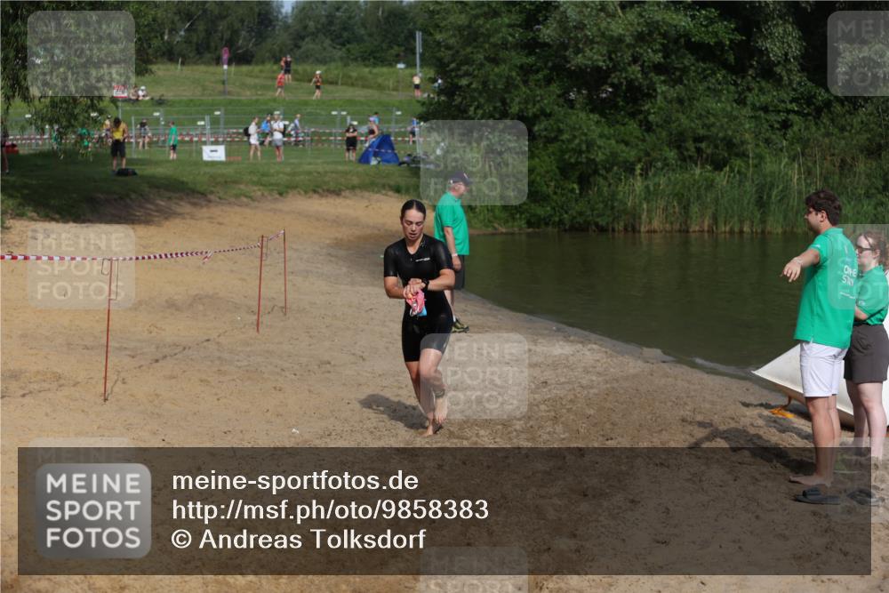 21.06.2026 - 29. Vierlanden-Triathlon Andreas Tolksdorf http://msf.ph/oto/9858383 21.06.2026 09:03:21 Schwimmen 241, 261 meine-sportfotos.de