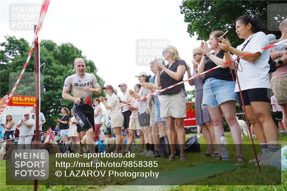 21.06.2026 - 29. Vierlanden-Triathlon LAZAROV Photography http://msf.ph/oto/9858385 21.06.2026 10:56:35 Schwimmen 654 meine-sportfotos.de
